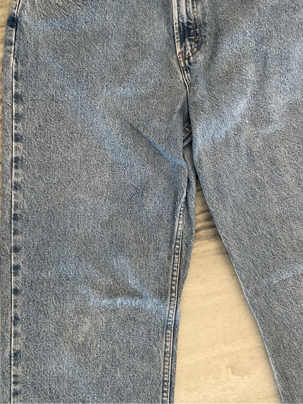 Tommy Hilfiger Light Wash Relaxed Jeans - Picture 5 of 11